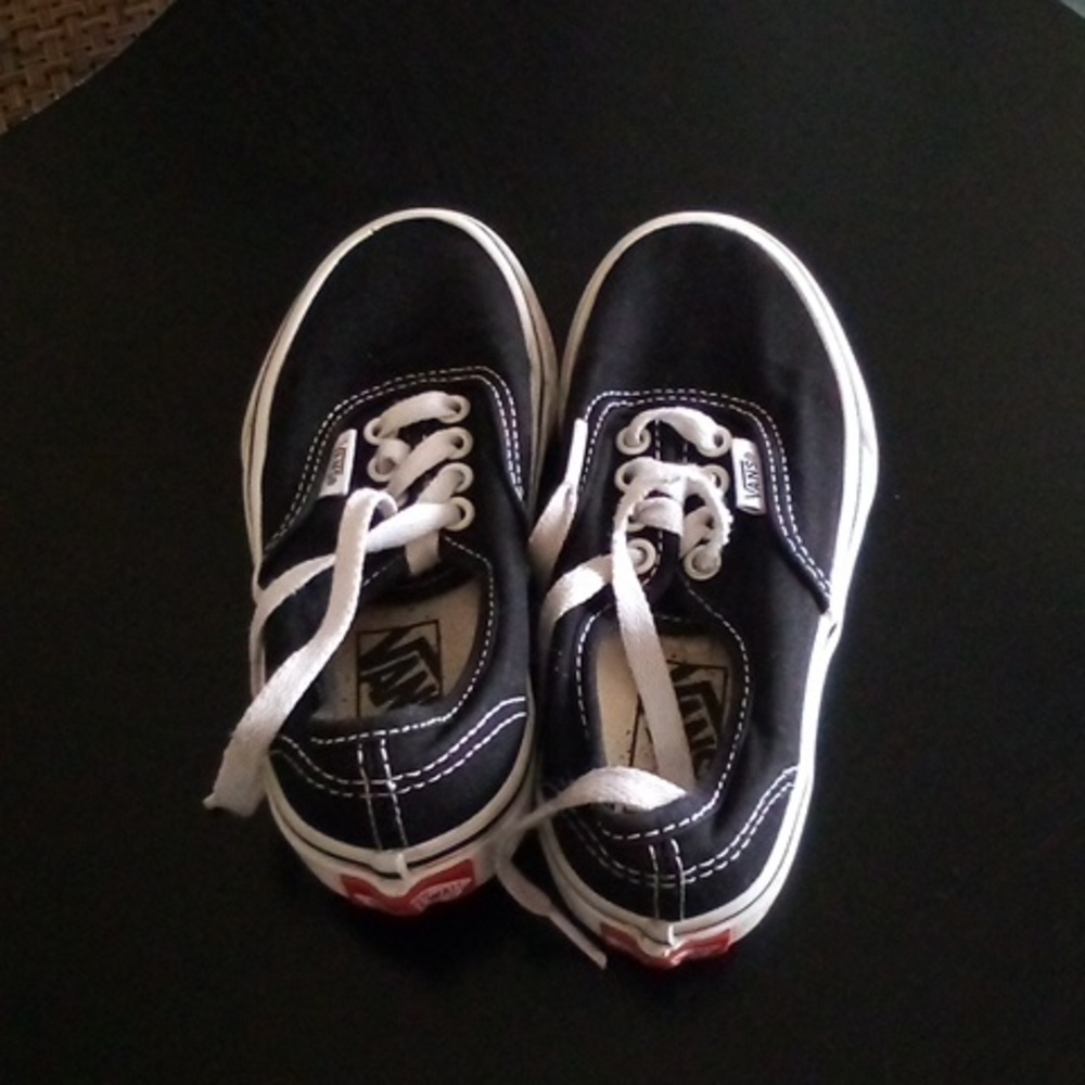 Boys Tennis shoe size11